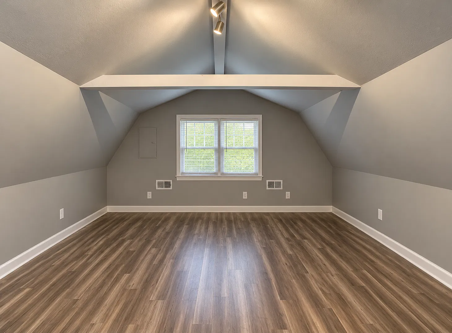 1 bed, 700 sqft, $1,500 — Photo 3