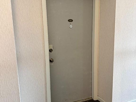 3rd image of 206 Drake Ln