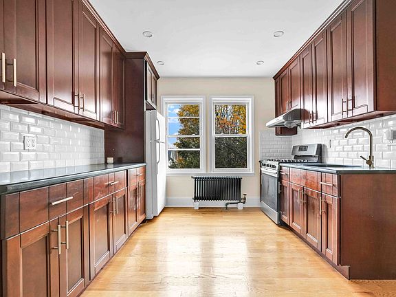 4th image of 9909 Ascan Ave Unit 2