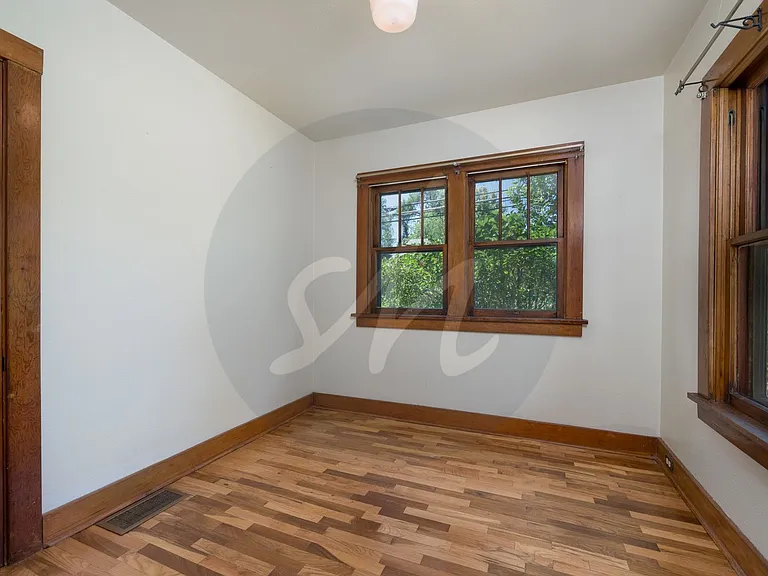 615 E Washington St — Photo 4