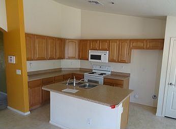 4th image of 5914 S 32nd Ave