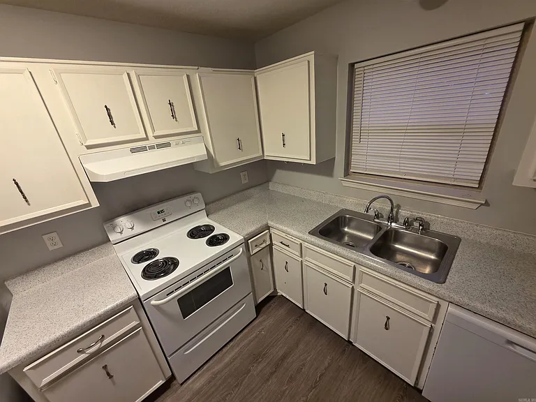 12 Edgehill Cv — Photo 7