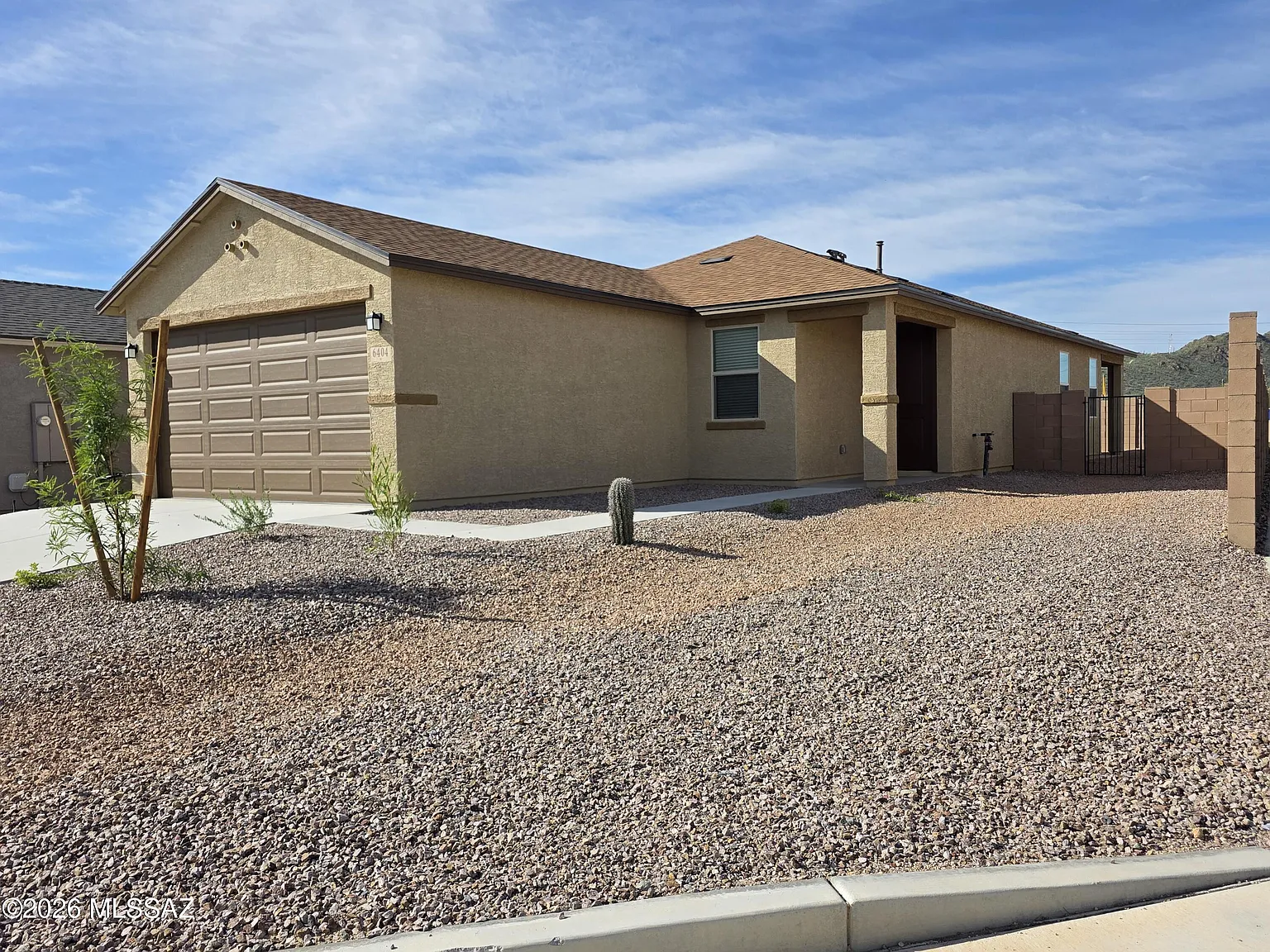3 bed, 2.0 bath, 1745 sqft, $2,000 — Photo 2