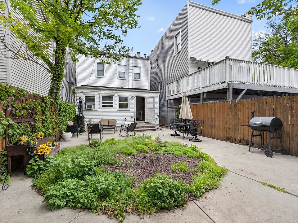 1st image of 129 Avenue E