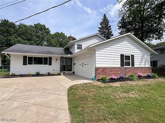 2nd image of 1141 Hillrock Dr