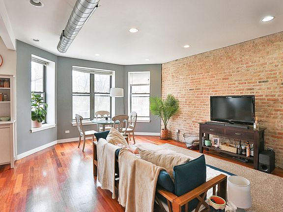 2nd image of 1116 N Wood St #2F
