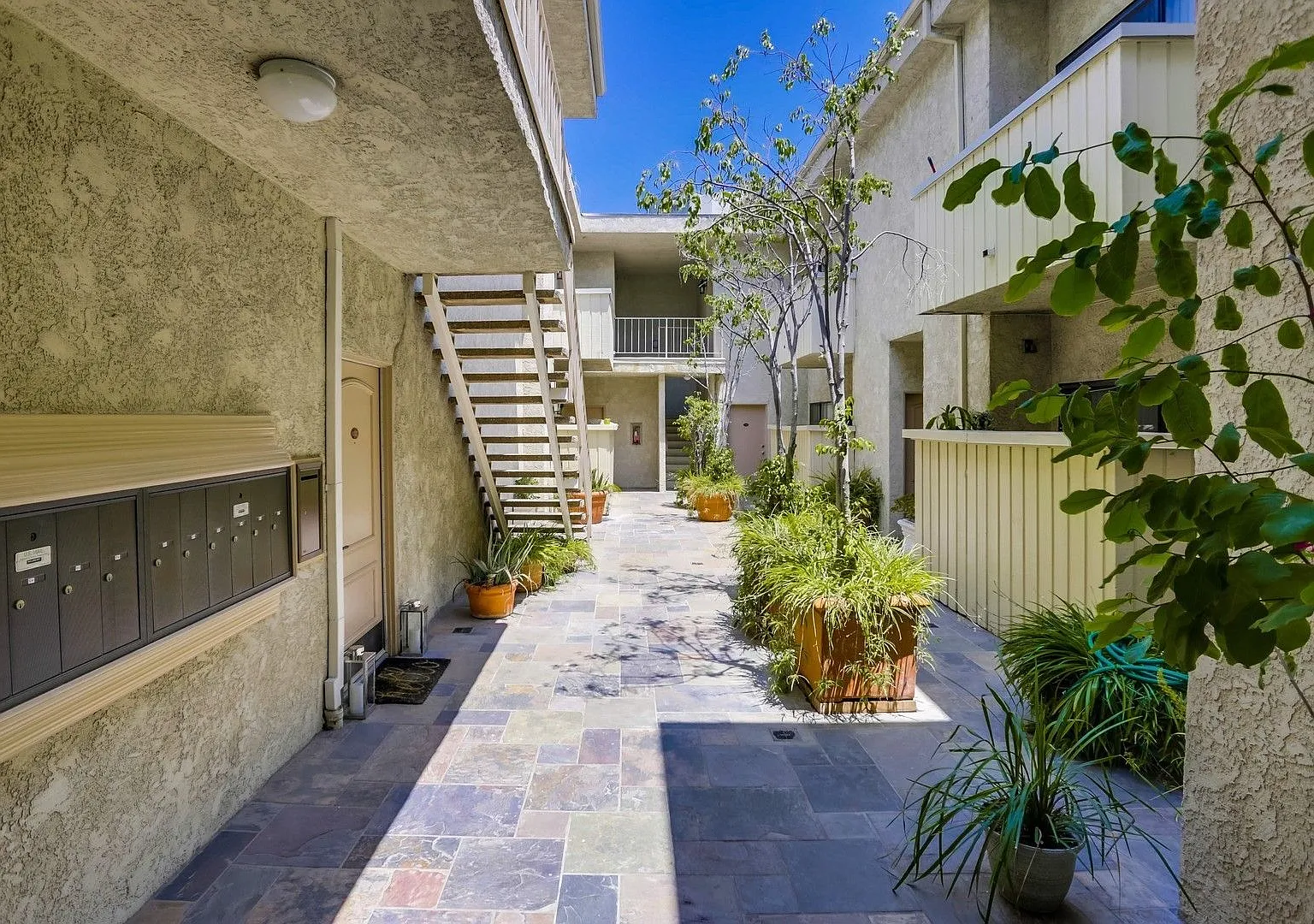14945 Moorpark St. — Photo 2