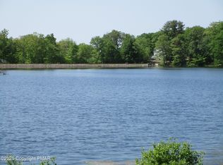 3388 Brighton Dr, Bushkill, PA 18324