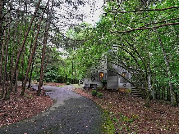 3rd image of 114 Blackberry Falls Ct