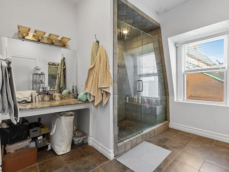 536 E 4th St #2 — Photo 8
