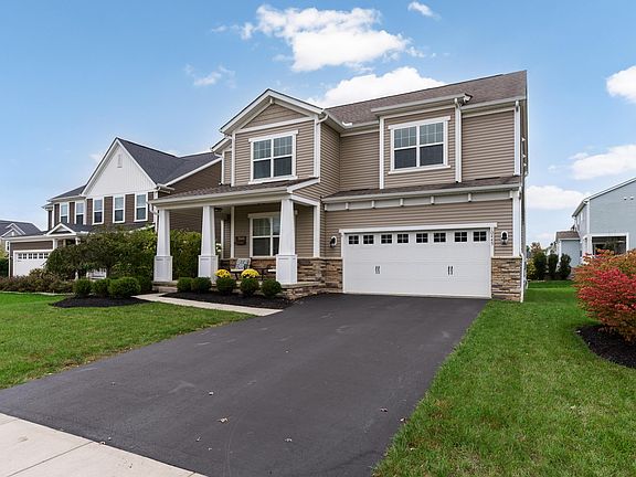 2nd image of 10445 Hazelnut Dr
