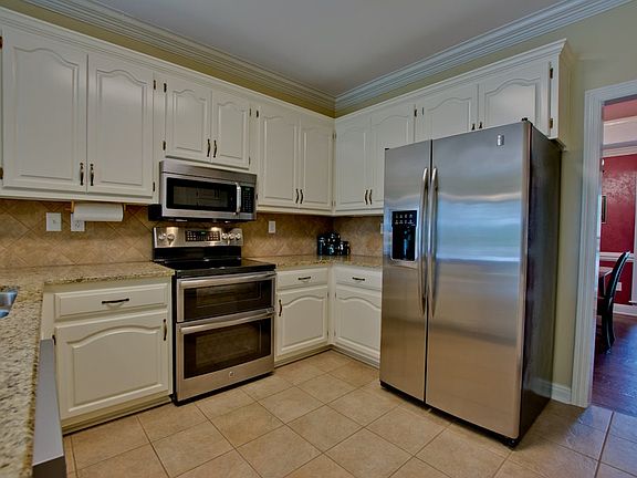 5th image of 2438 Audubon Ln SE