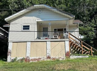 414 Lusk Ave, Mullens, WV 25882
