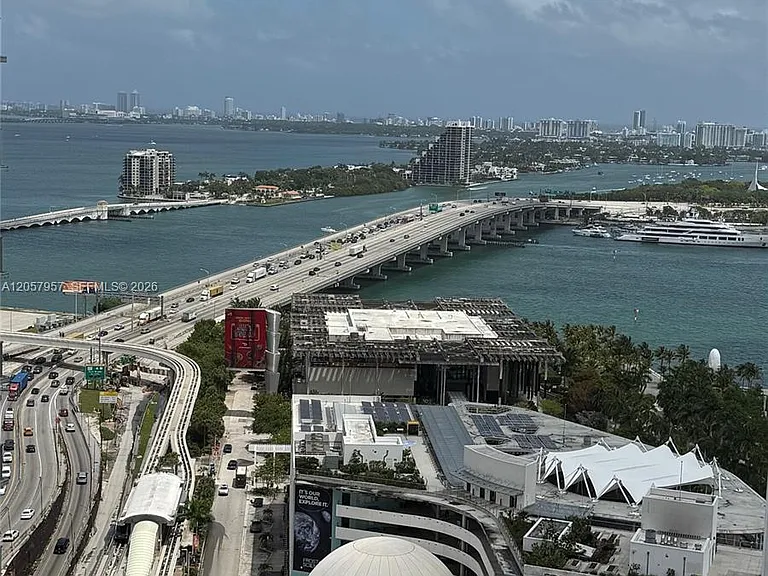 1040 Biscayne Blvd #2605 — Photo 1