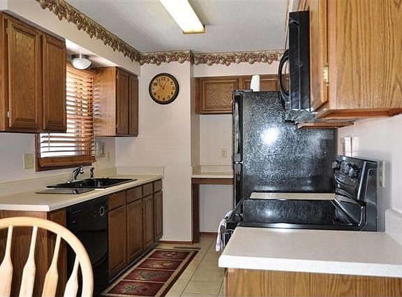 5th image of 3006 S Saint Paul Ave