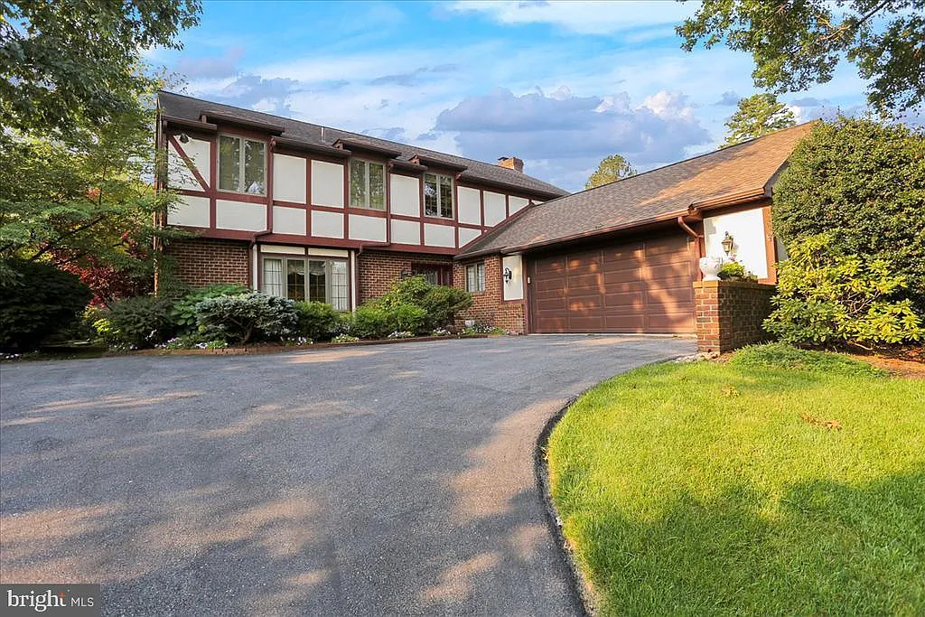 111 Deborah Dr photo 1
