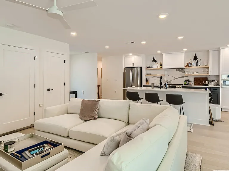 6215 Club Ter — Photo 8
