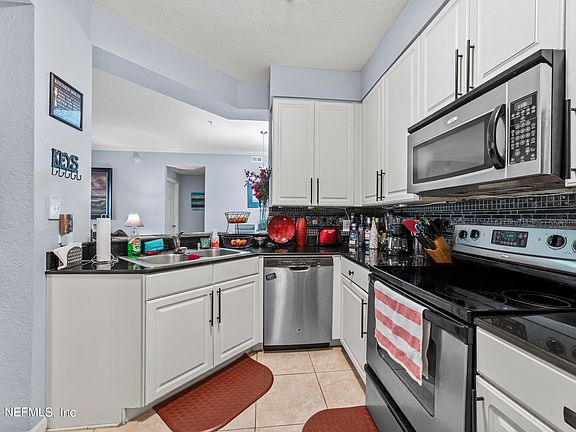 3rd image of 8539 GATE Parkway W #1431