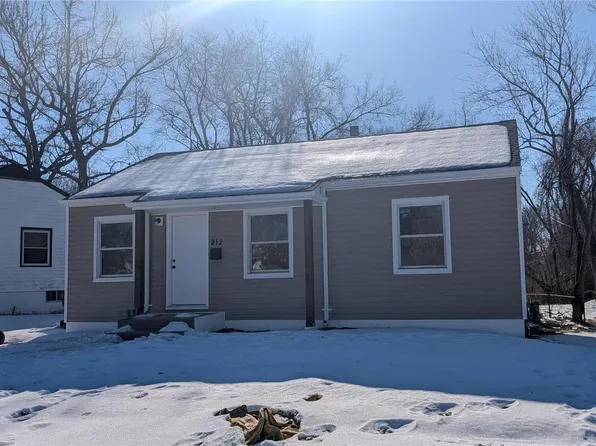 212 Estridge Rd, Saint Louis, MO 63137