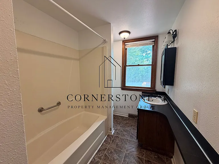 2540 Edgewood Dr — Photo 6