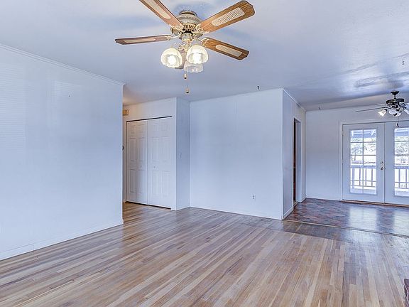 4th image of 740 Pioneer St