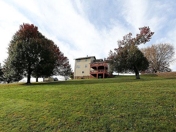 3rd image of 81 E Wexford Way