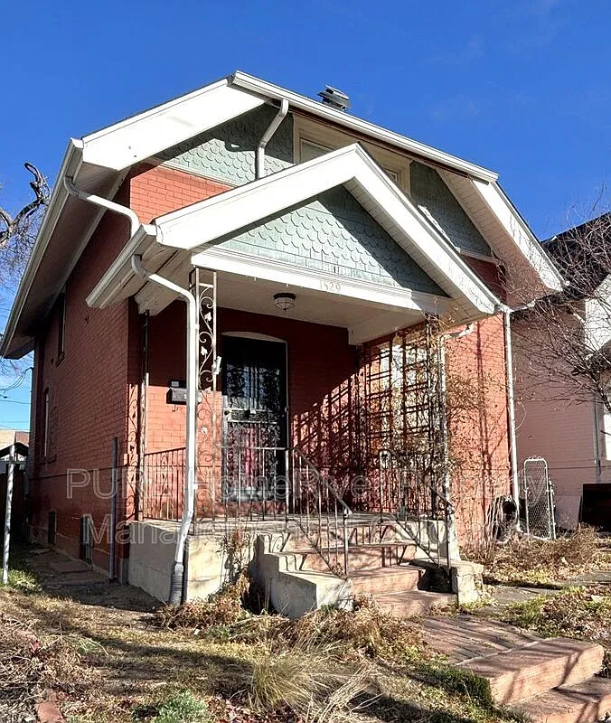 2 bed, 1.0 bath, 1700 sqft, $2,400 — Photo 1