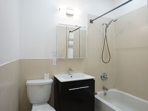 5th image of 818 Marcy Ave APT 1C