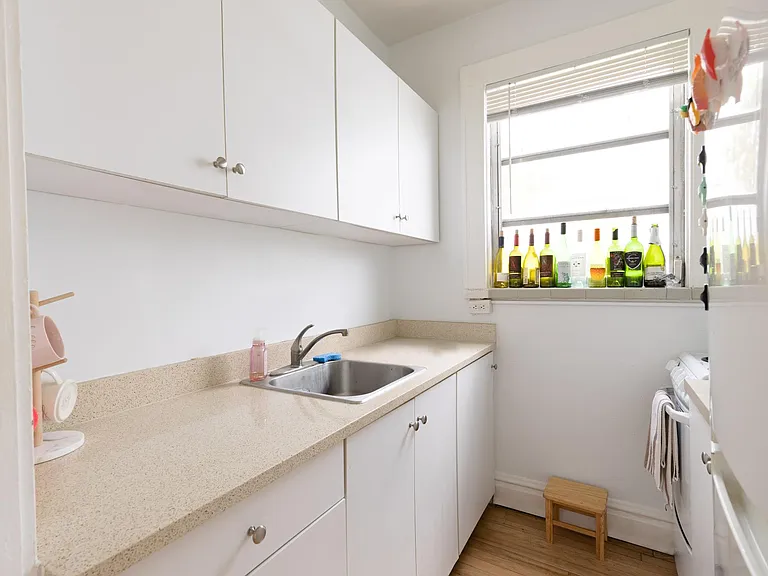 320 Mendoza Ave #6 — Photo 5