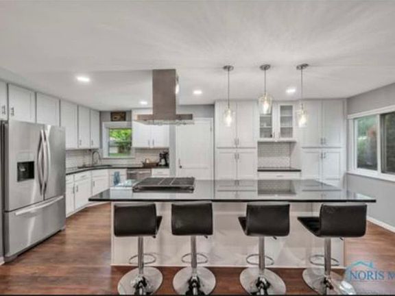 4th image of 4647 Charlesgate Rd