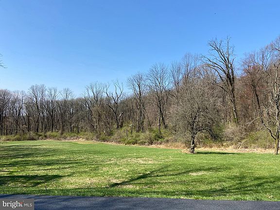 3rd image of 21 Wild Forest Dr