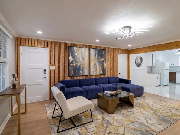 9 Berkley Pl APT 2, Savannah, GA 31405