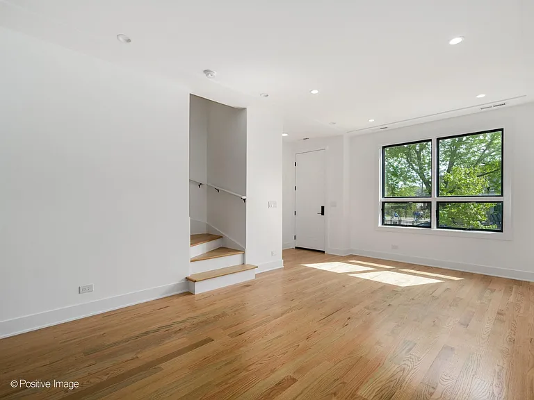 1838 N Rockwell St #1 — Photo 19