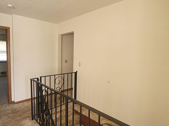 4th image of 592 Donna Dr #1
