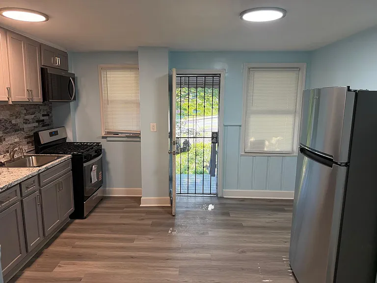 302 Denison St — Photo 5