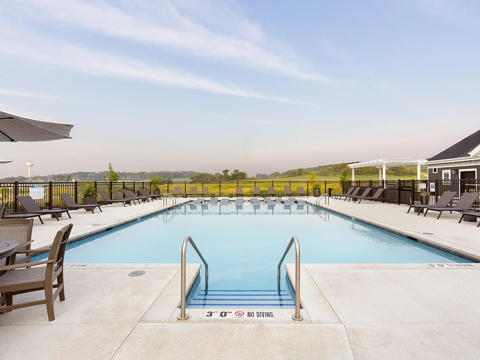 Apex at Verona Resort Style Pool