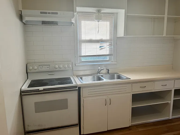 1911 N Lorraine Ave — Photo 5