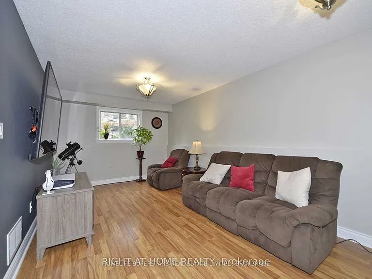 1434 Largo Cres — Photo 17