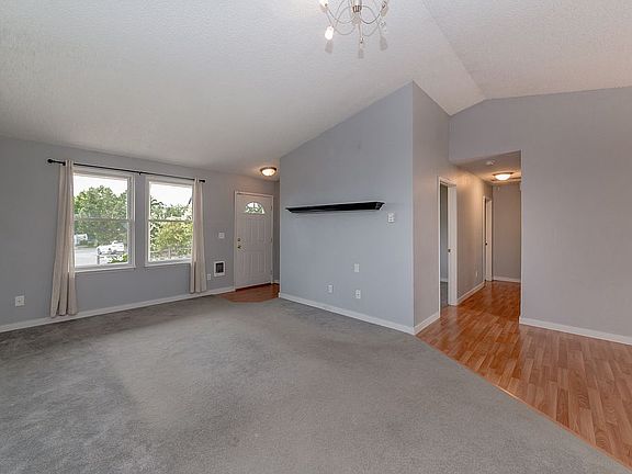 3rd image of 5044 38th St NE