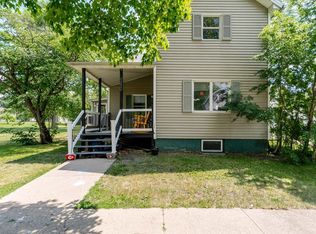 340 W 1st St, El Paso, IL 61738