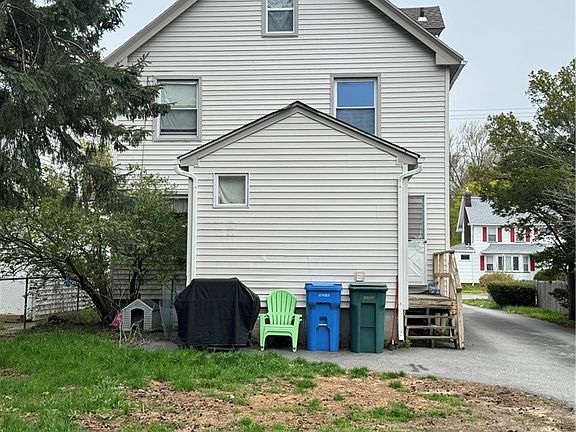 4th image of 2662 Dewey Ave