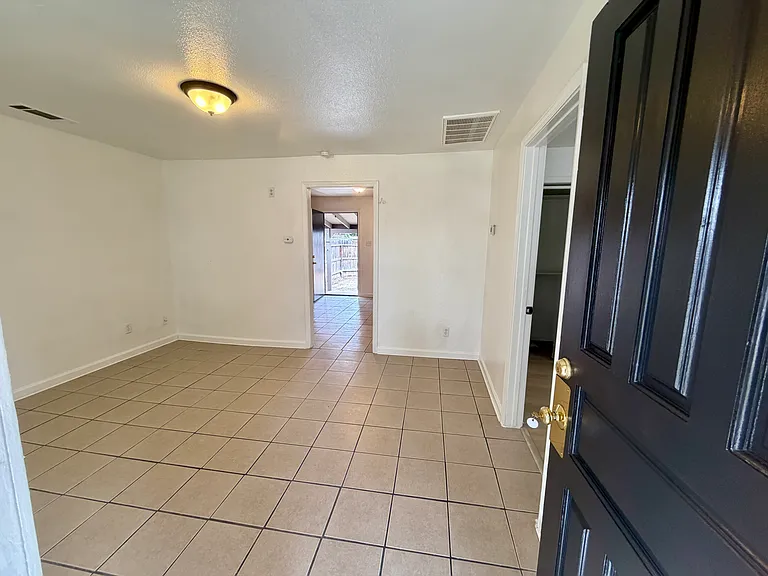 751 Angelus St — Photo 2
