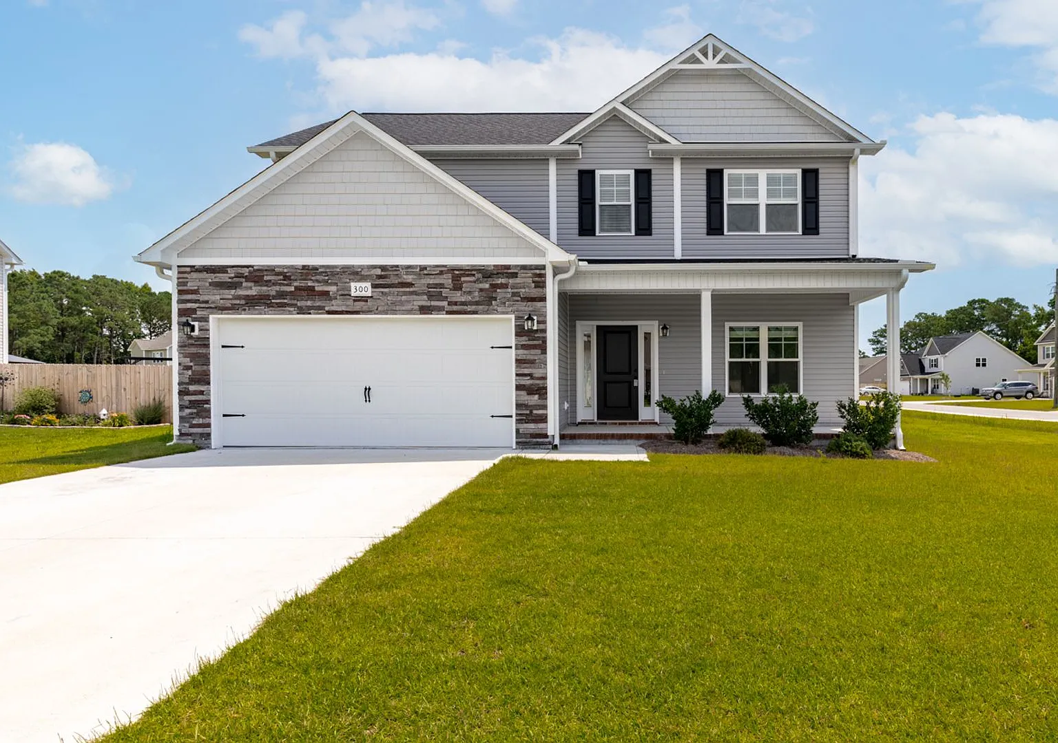 4 Bedroom Home in Holly Ridge W/ New Fence — Photo 1