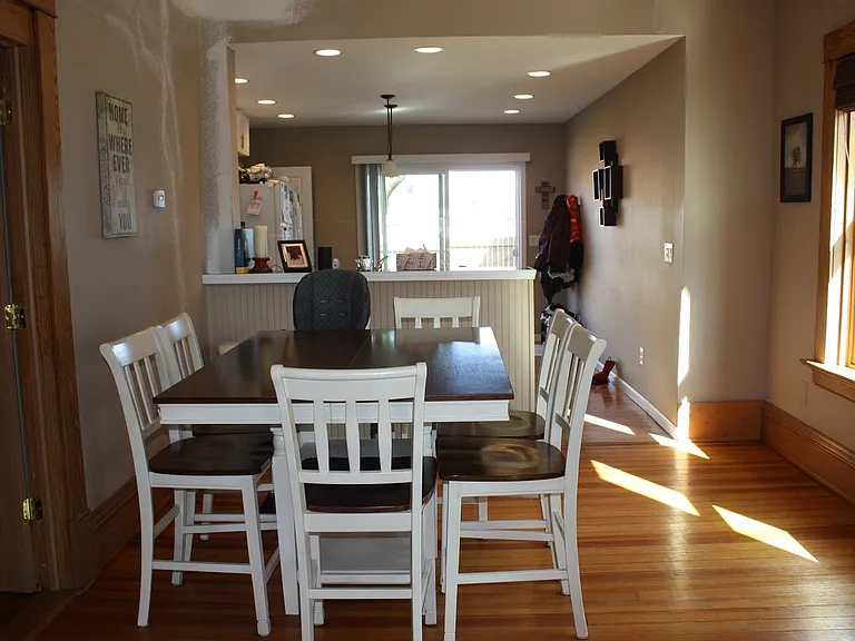 506 Broadway St — Photo 6