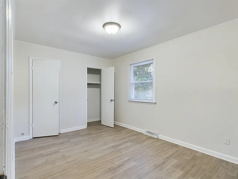 614 Eastview Ct #D — Photo 14