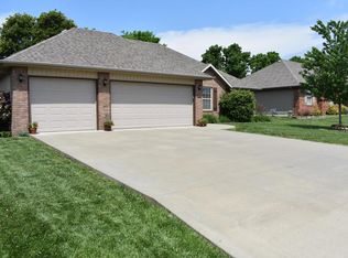 637 Santa Monica Dr, Nixa, MO 65714