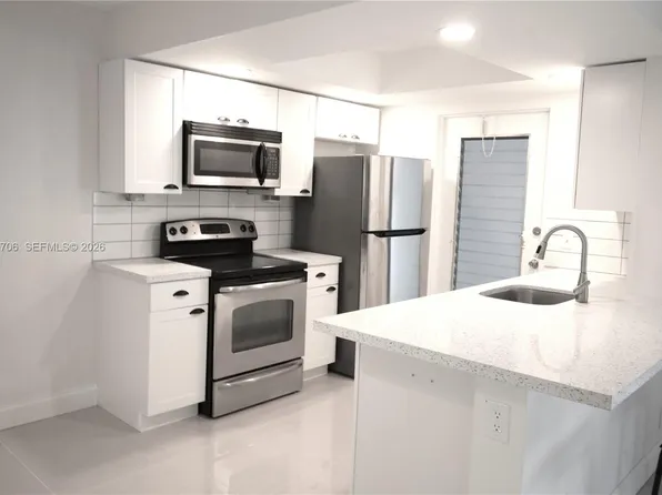 2166 NE 56th St APT 203, Fort Lauderdale, FL 33308