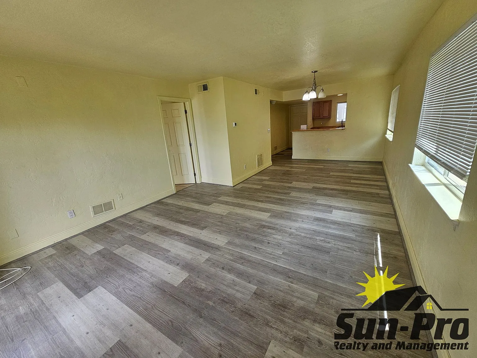 2 bed, 2.0 bath, 868 sqft, $1,550 — Photo 2