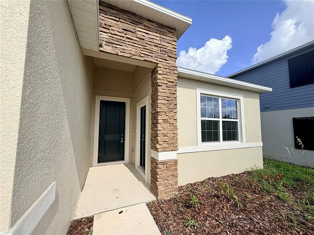 4 bed, 3.0 bath, 2109 sqft, $2,450 — Photo 3