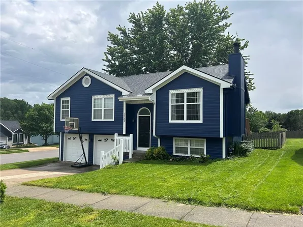 1225 Pheasant Ct, Liberty, MO 64068
